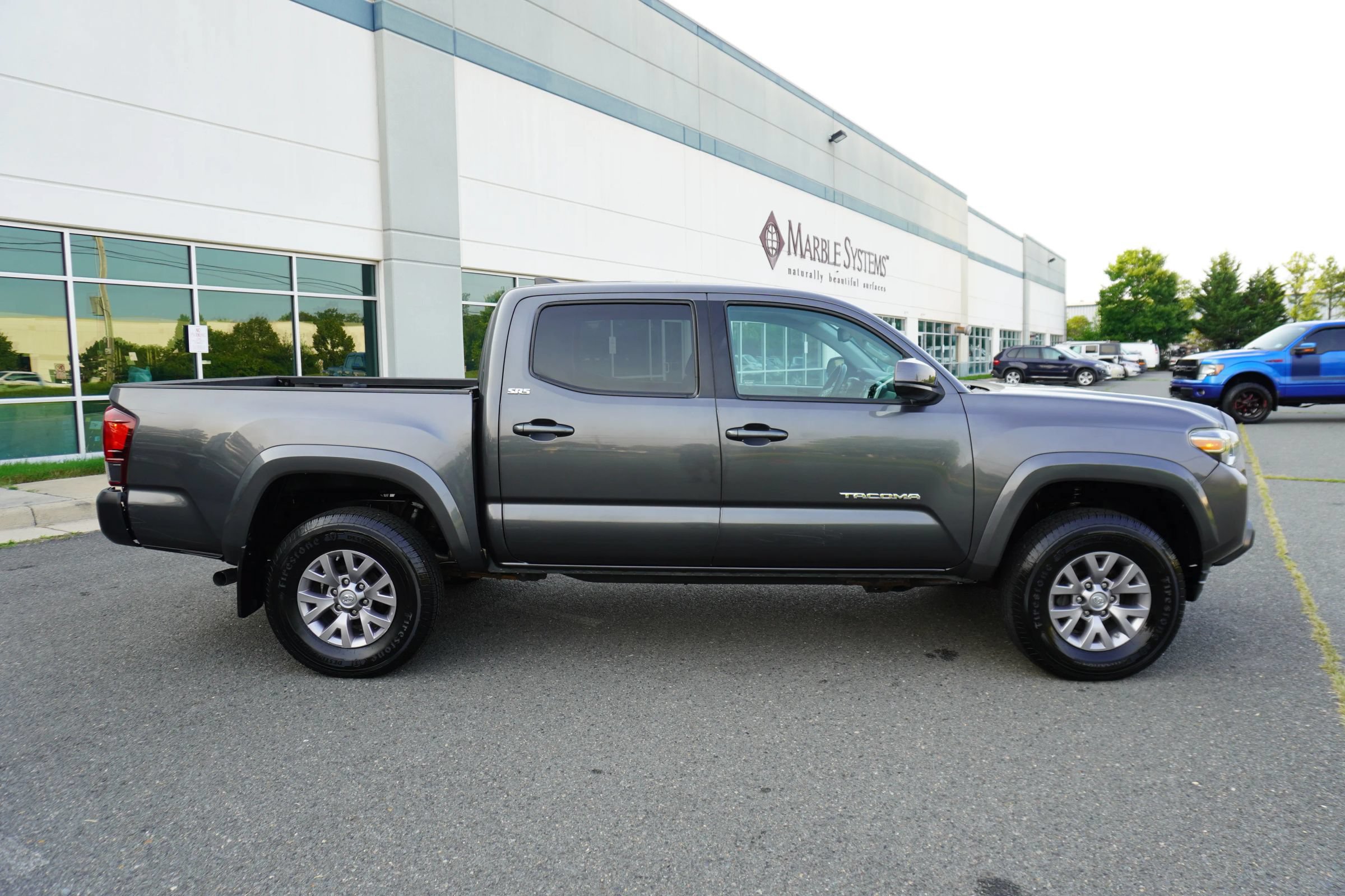 Used 2018 Toyota Tacoma SR5 AWD/4WD image 8