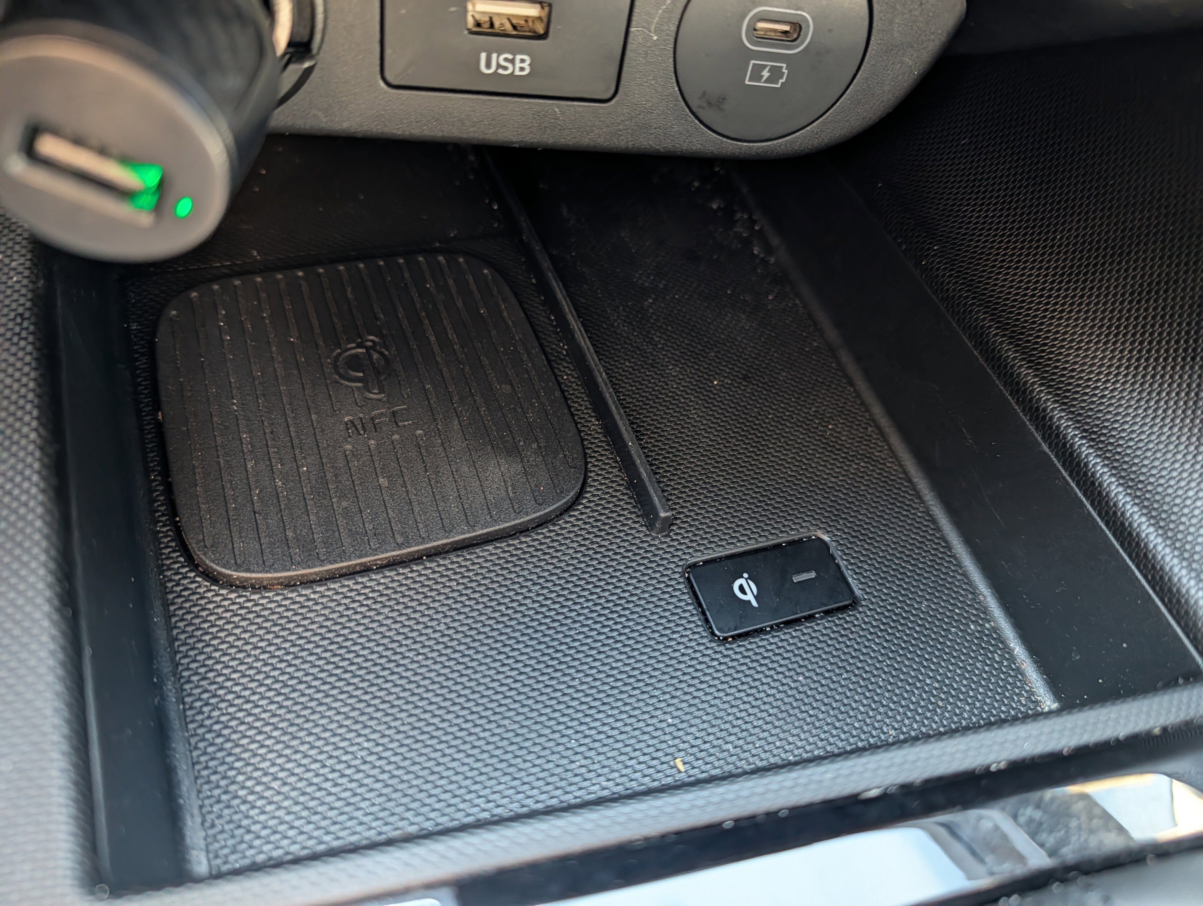 Used 2024 Hyundai Elantra Limited image 32