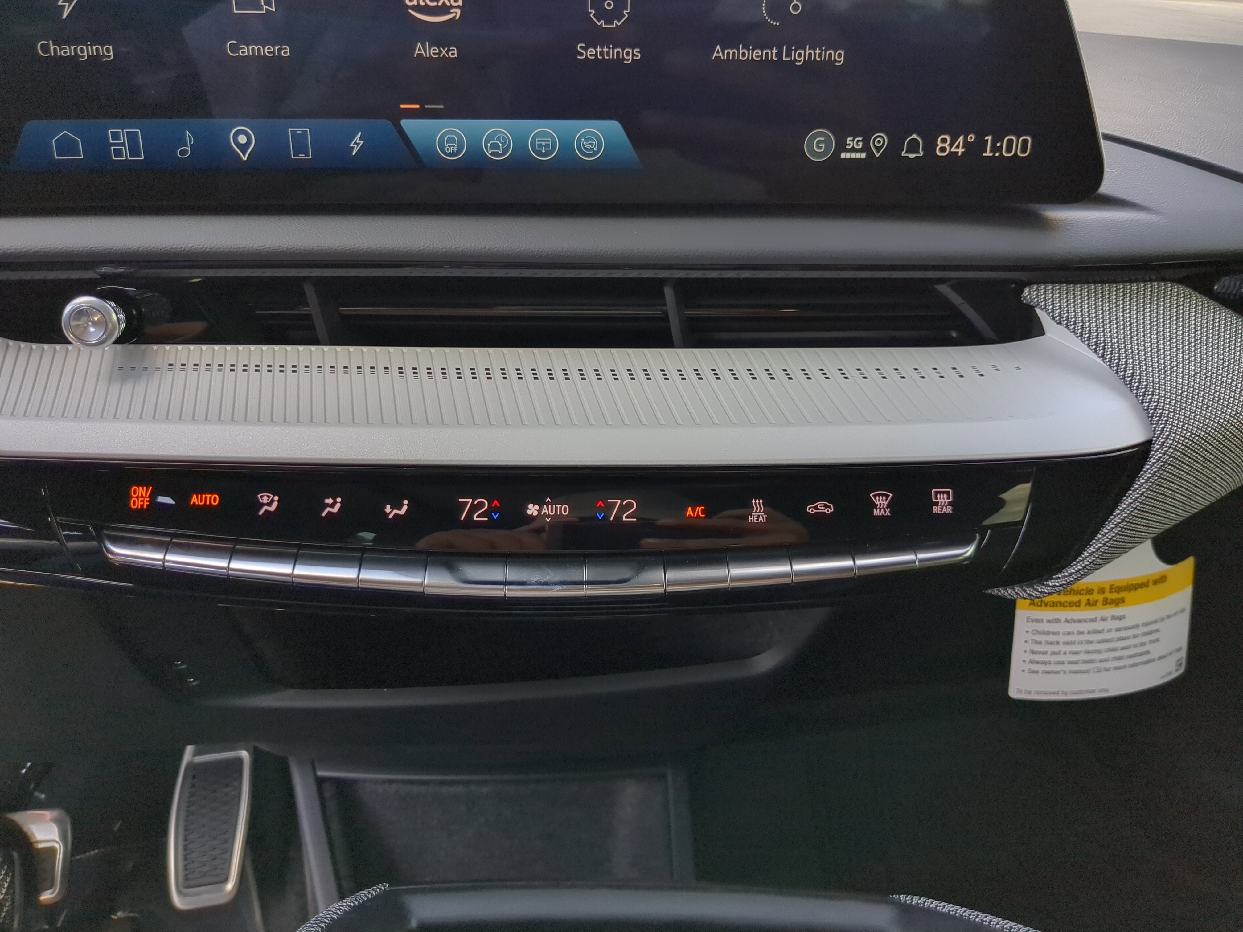 New 2025 Cadillac Optiq Luxury 2 image 25