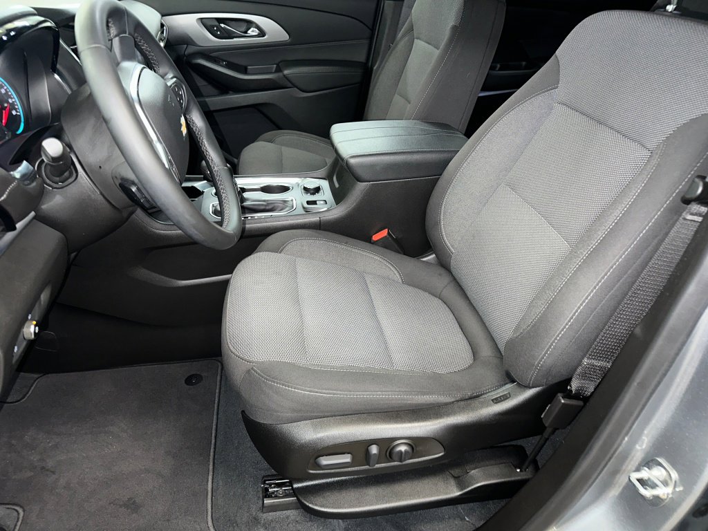 Certified 2023 Chevrolet Traverse LT image 2