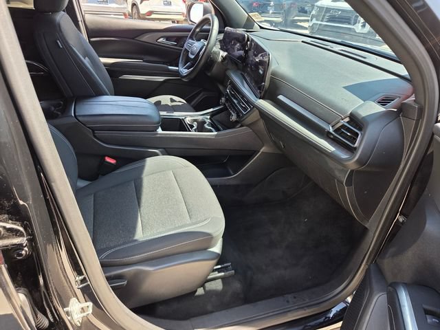 Certified 2025 Chevrolet Traverse LT w/ Midnight/Sport Edition FWD image 16