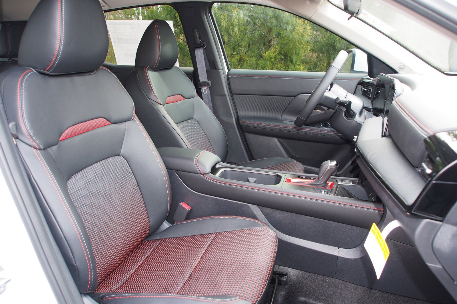 Used 2025 Nissan Kicks SR image 11