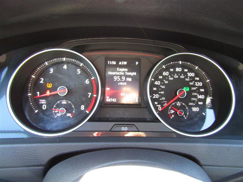 Used 2017 Volkswagen GTI SE image 17