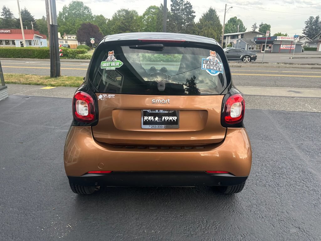 Used 2016 smart fortwo passion RWD image 7