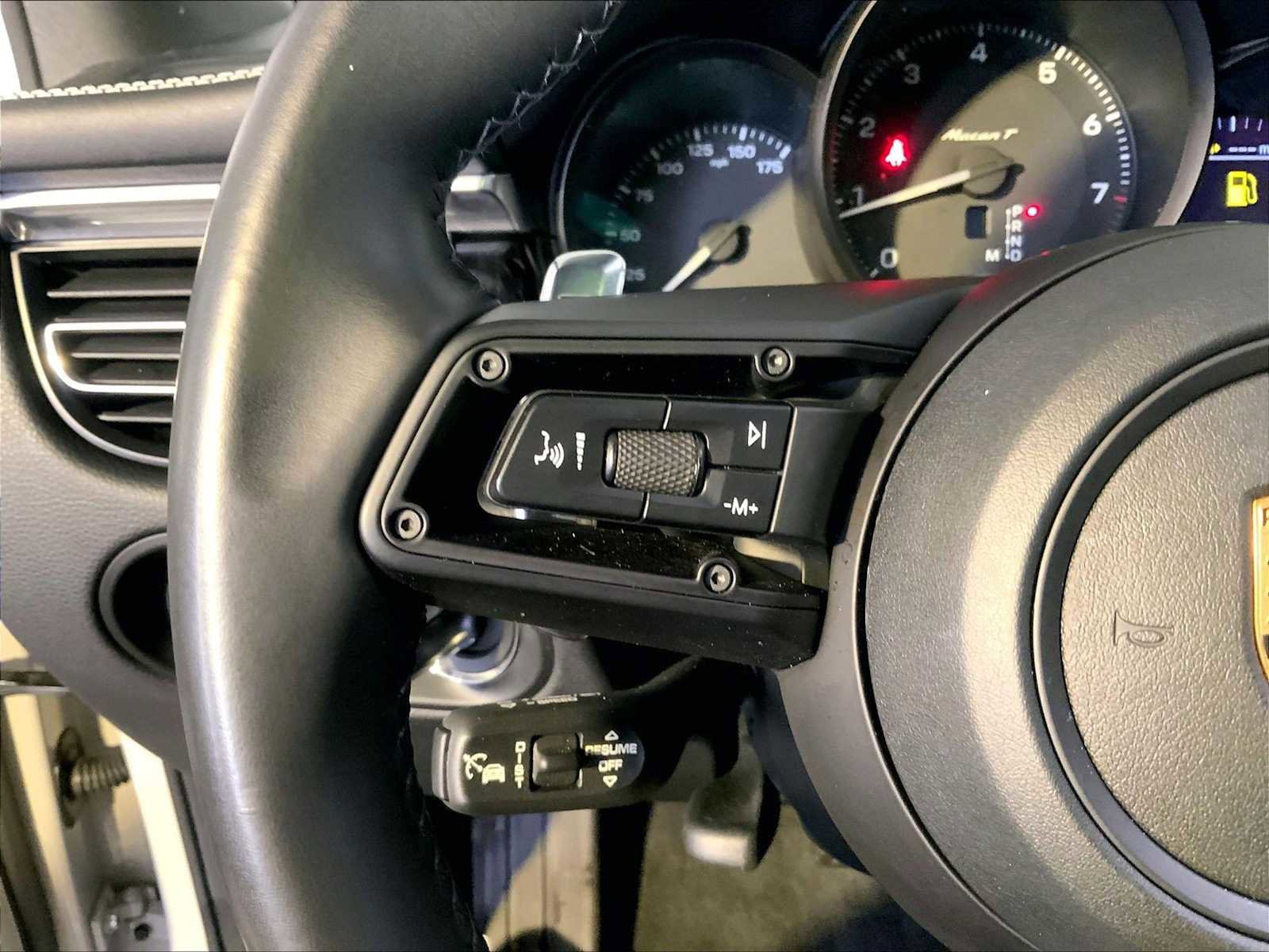 Certified 2023 Porsche Macan Turbo image 27