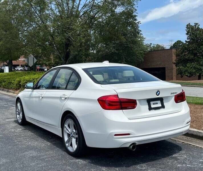 Used 2018 BMW 320i Sedan RWD image 5