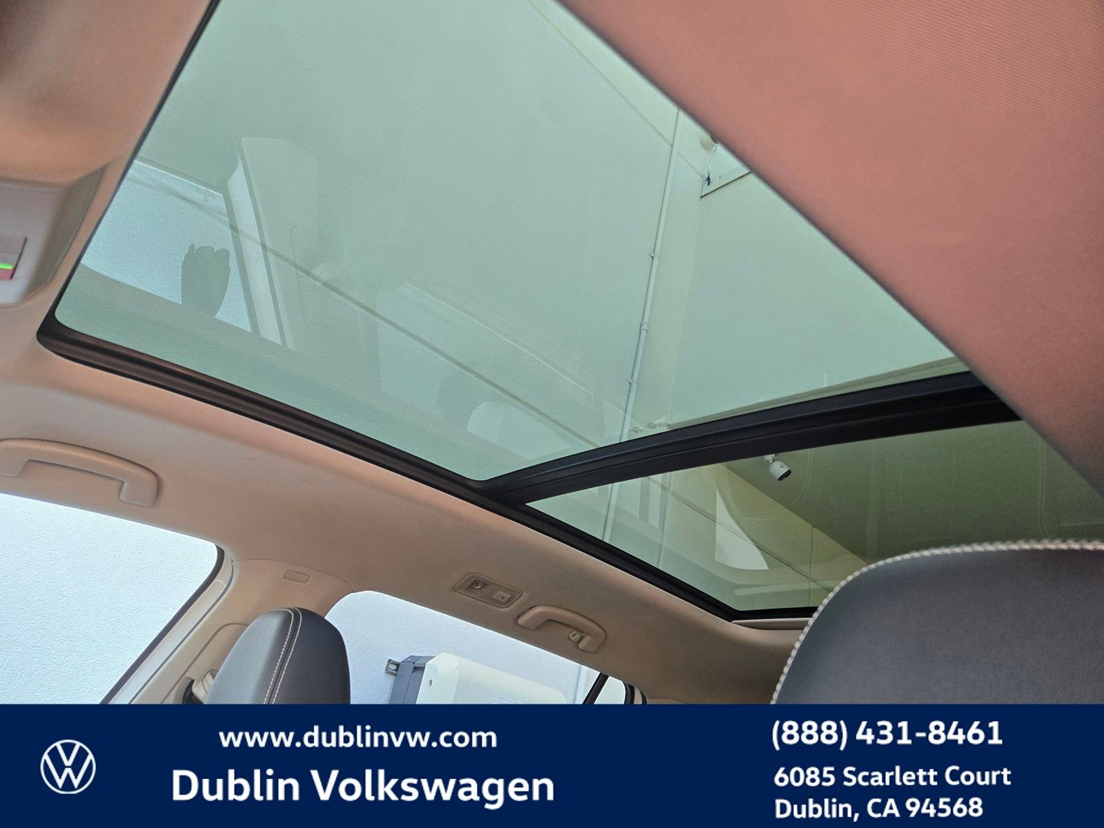 Used 2023 Volkswagen Atlas SE w/ Panoramic Sunroof Package FWD image 16