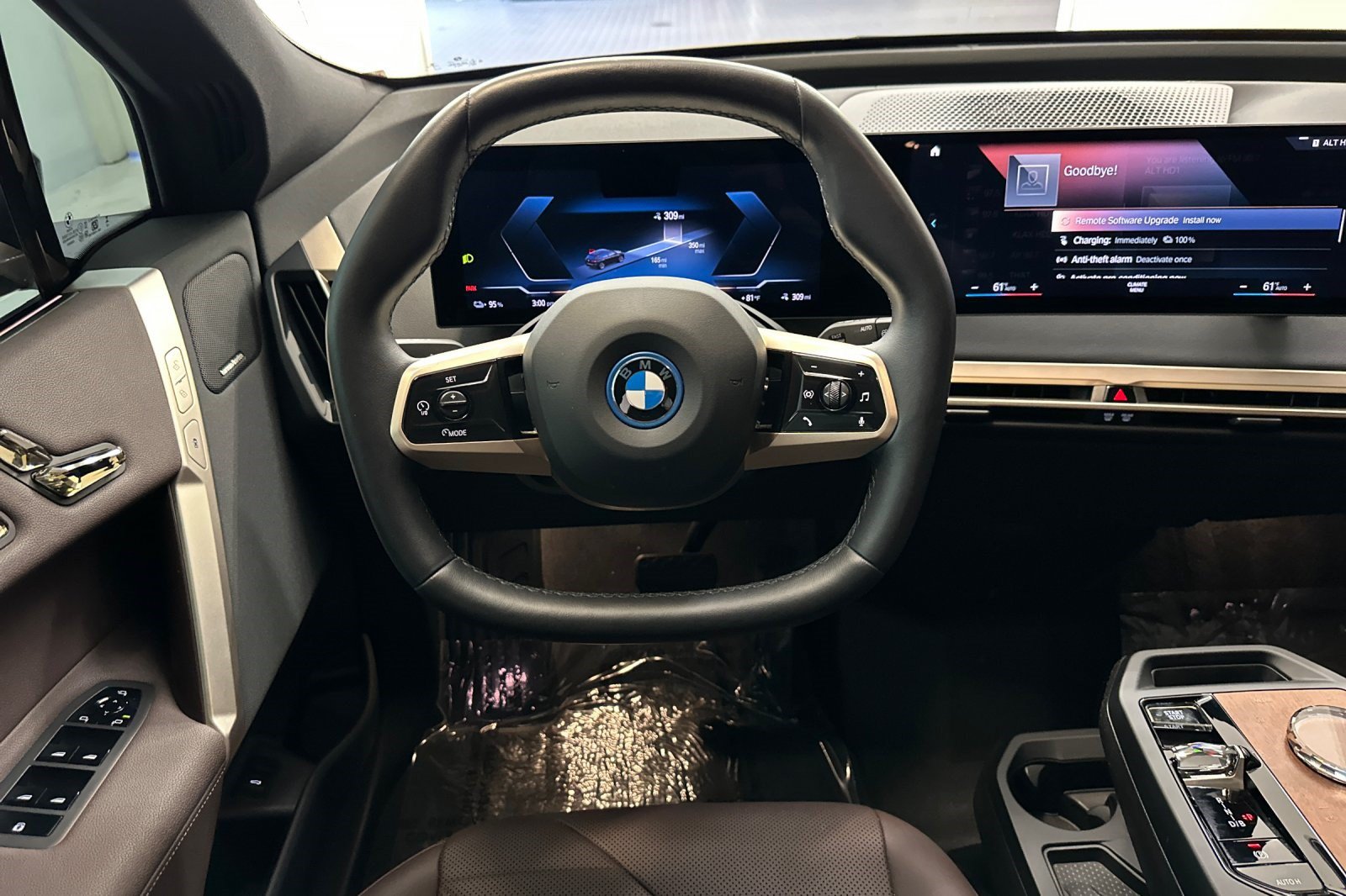 Certified 2023 BMW iX xDrive50 w/ Premium Package AWD/4WD image 32