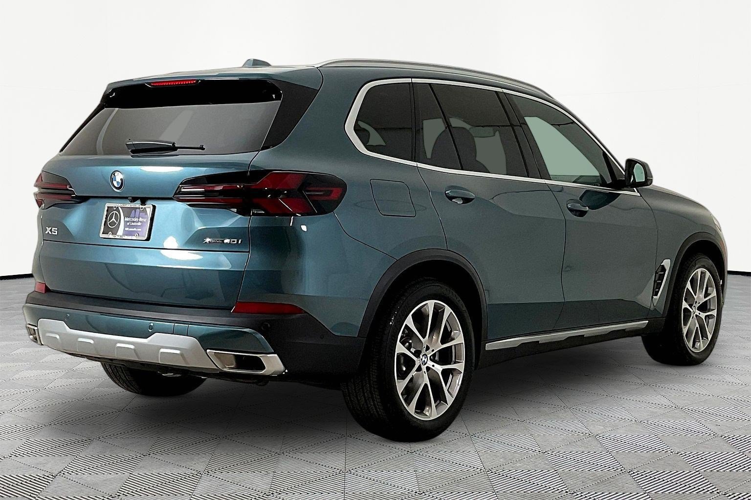 Used 2025 BMW X5 xDrive40i w/ Premium Package AWD/4WD image 6