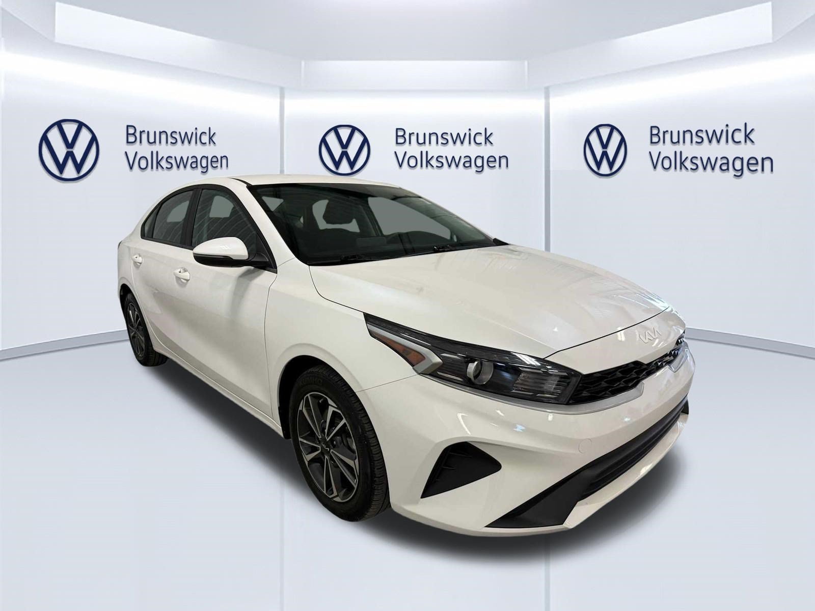 Used 2024 Kia Forte LXS w/ LXS Technology Package FWD image 10