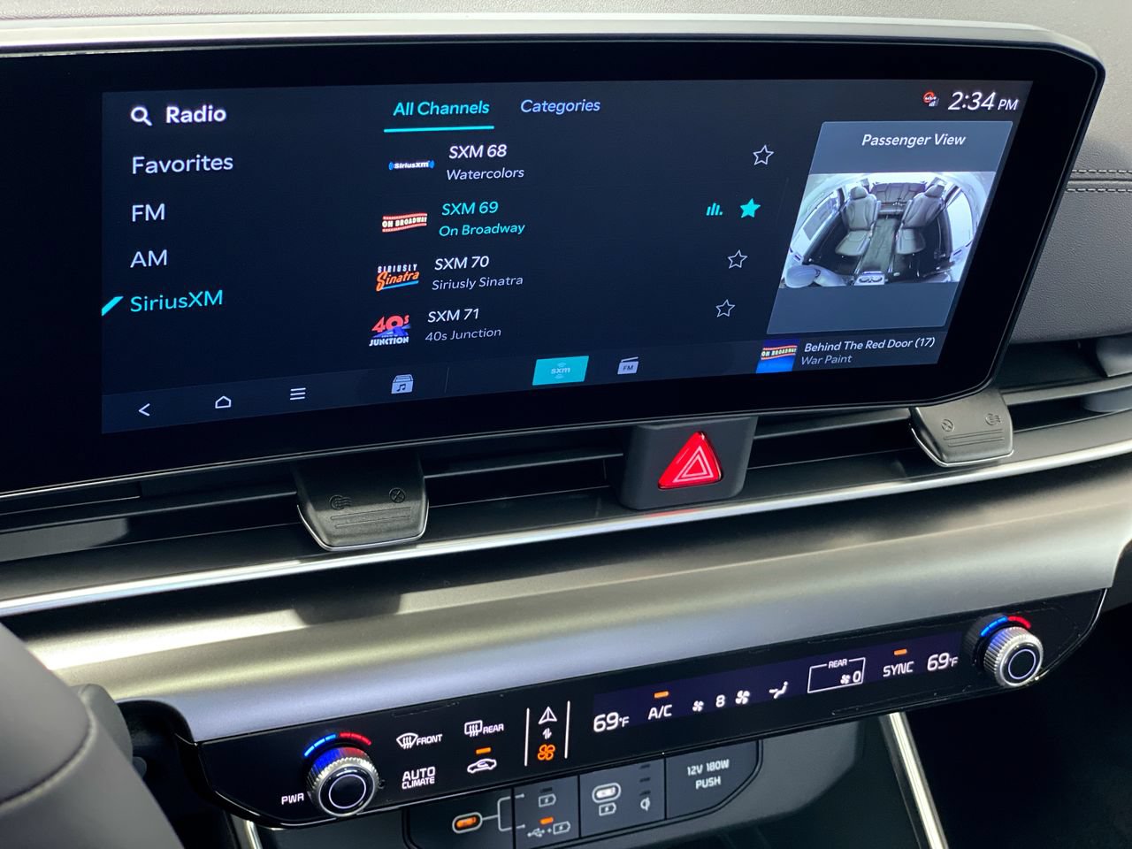 New 2027 Kia Carnival SX w/ Dark Edition Package FWD image 27
