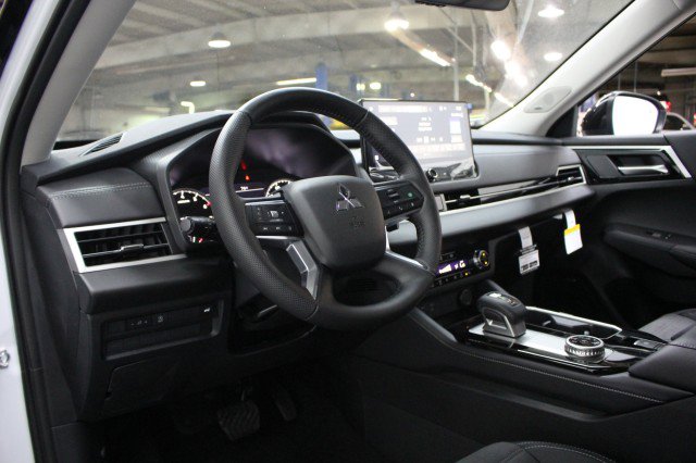 New 2026 Mitsubishi Outlander Trail Edition image 5