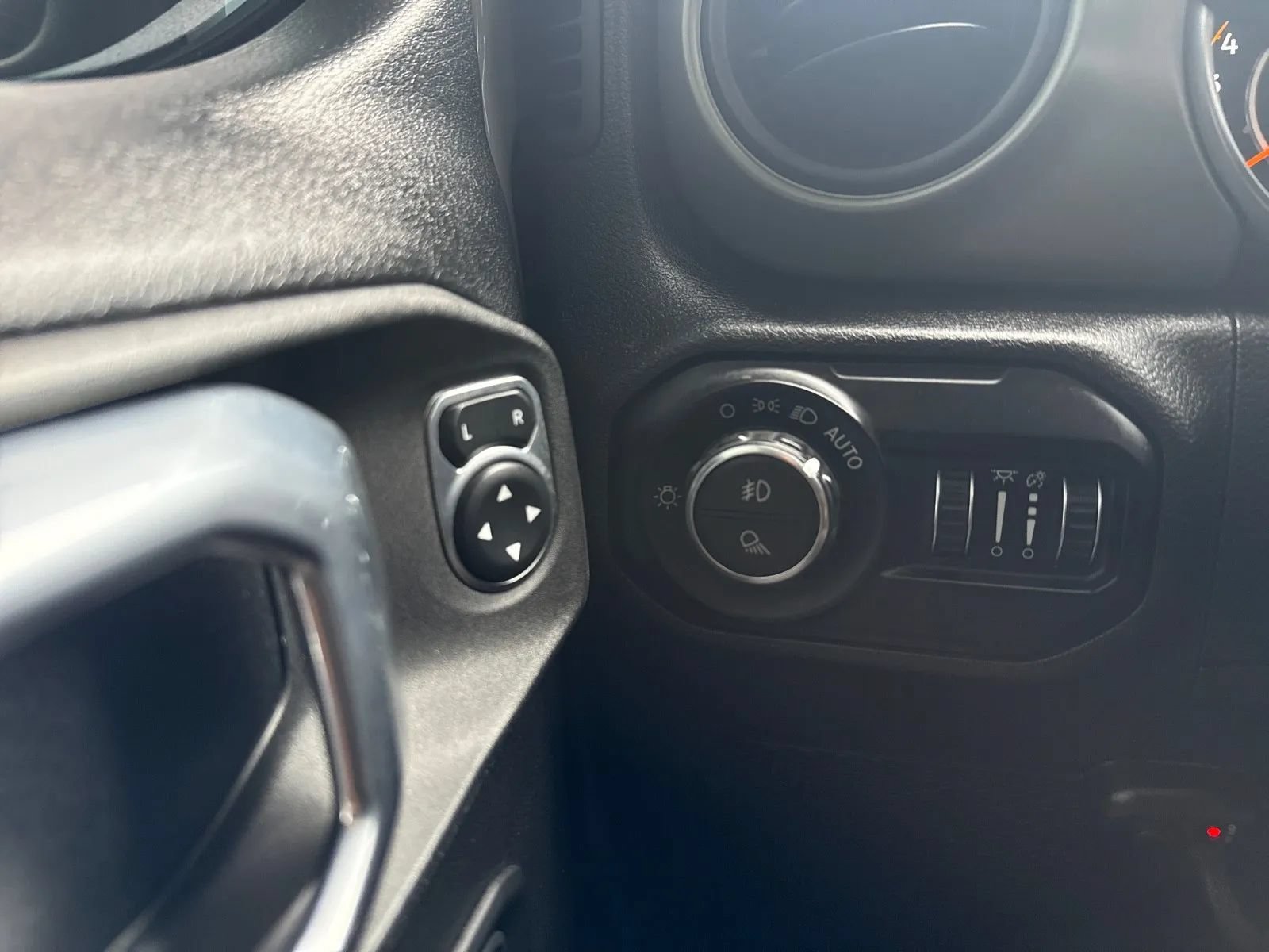 Used 2021 Jeep Gladiator Sport AWD/4WD image 22