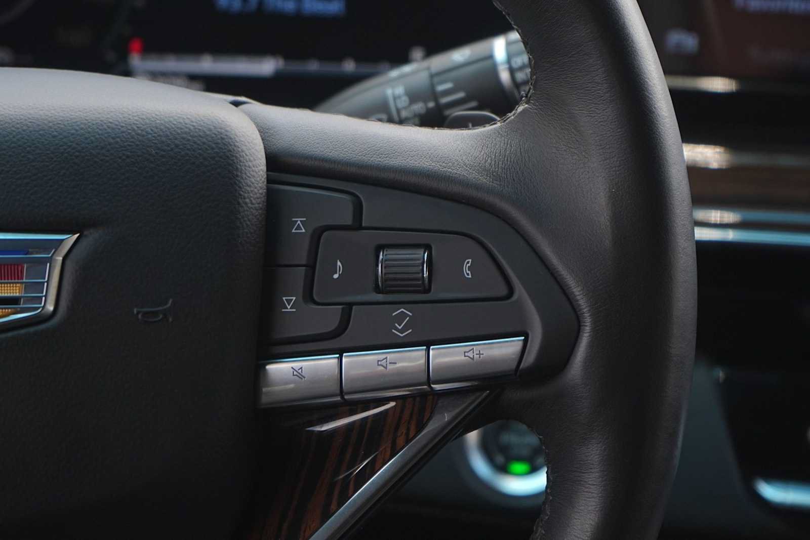Used 2024 Cadillac Escalade ESV Premium Luxury RWD image 18