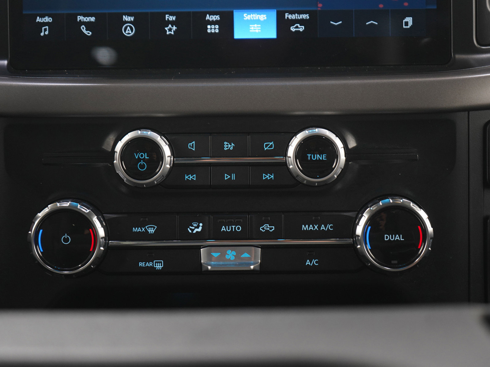 Used 2024 Ford F150 XLT w/ Tow/Haul Package image 15