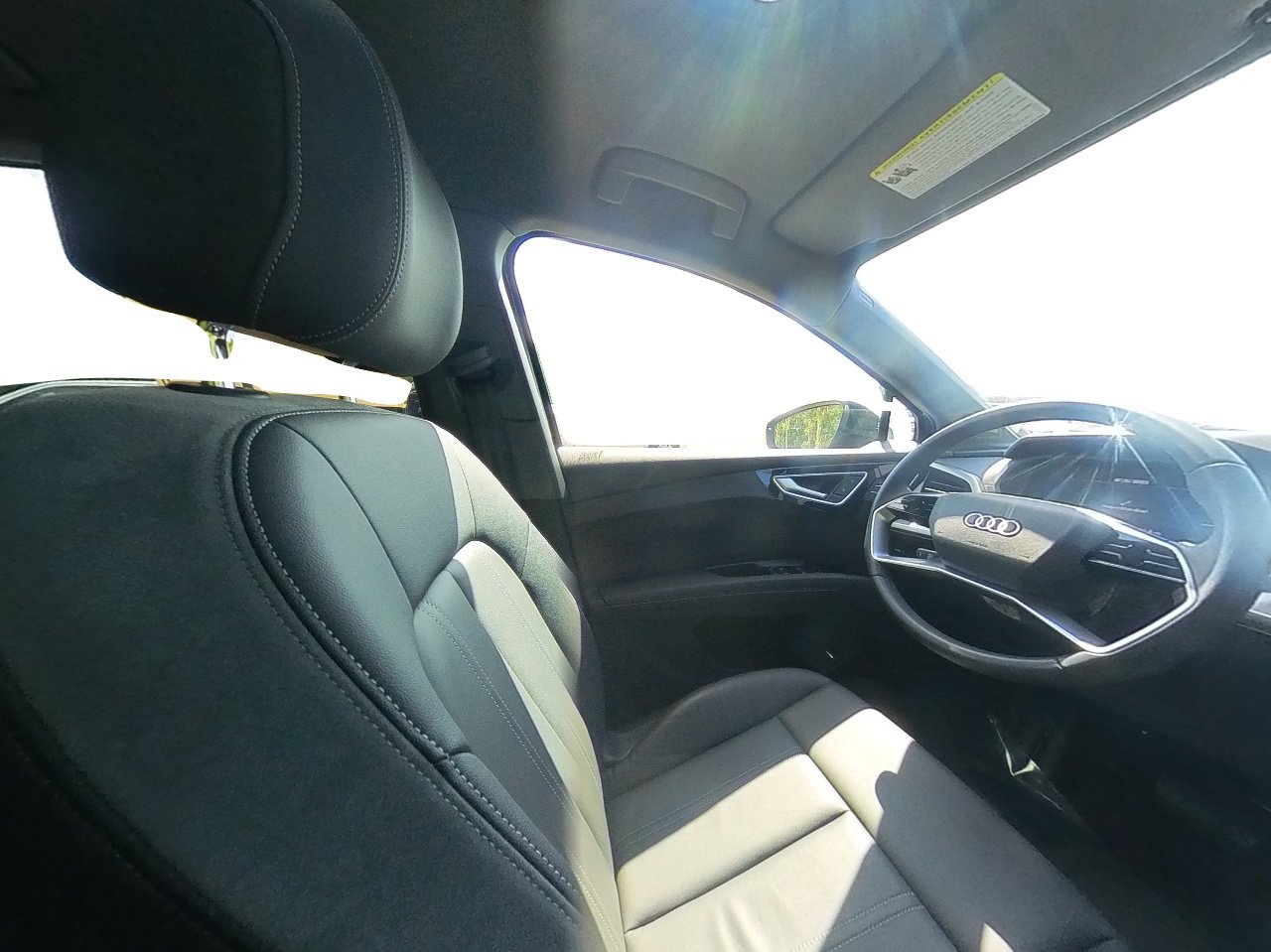 Used 2025 Audi Q4 e-tron Premium Plus image 42