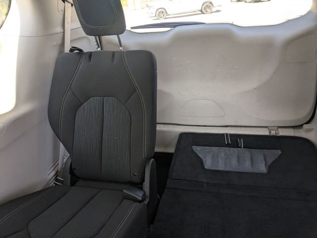 Used 2021 Chrysler Voyager LX image 28