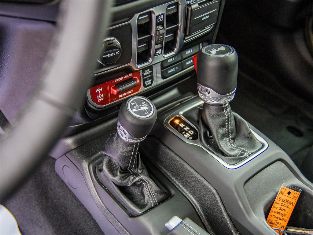 Used 2025 Jeep Wrangler Unlimited Rubicon image 34