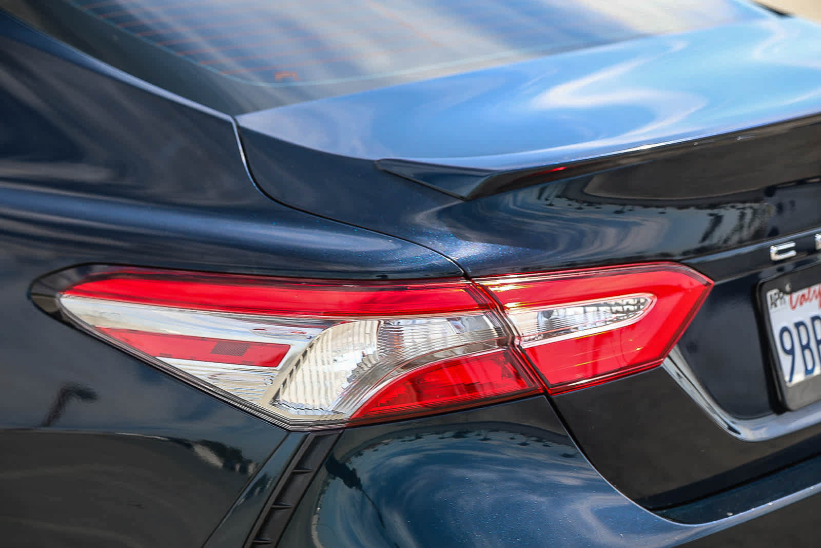 Used 2019 Toyota Camry SE w/ Audio Package FWD image 8