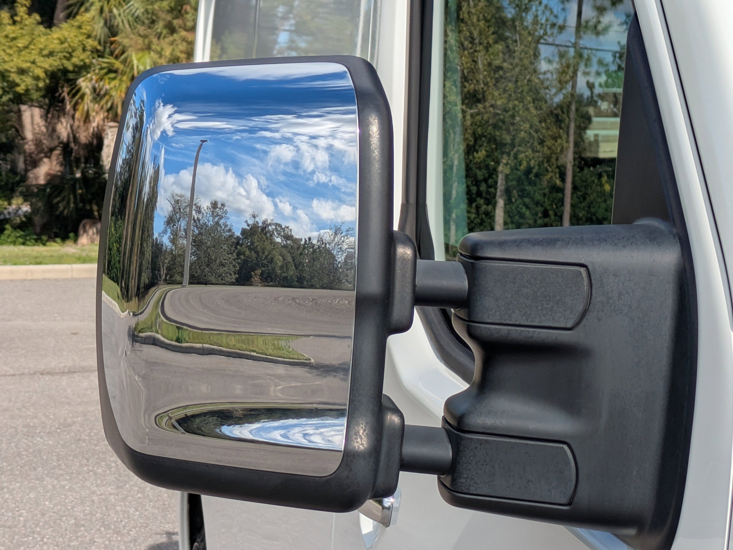 Used 2018 Nissan NV 3500 SL w/ Navigation Package image 12