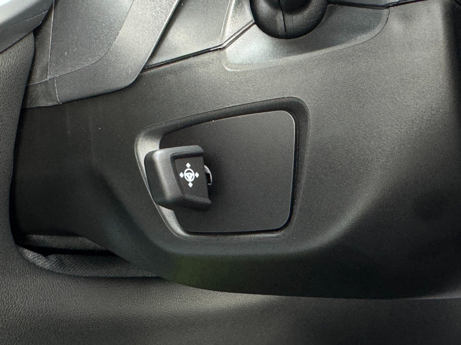 Used 2024 BMW X5 xDrive50e w/ M Sport Package image 19