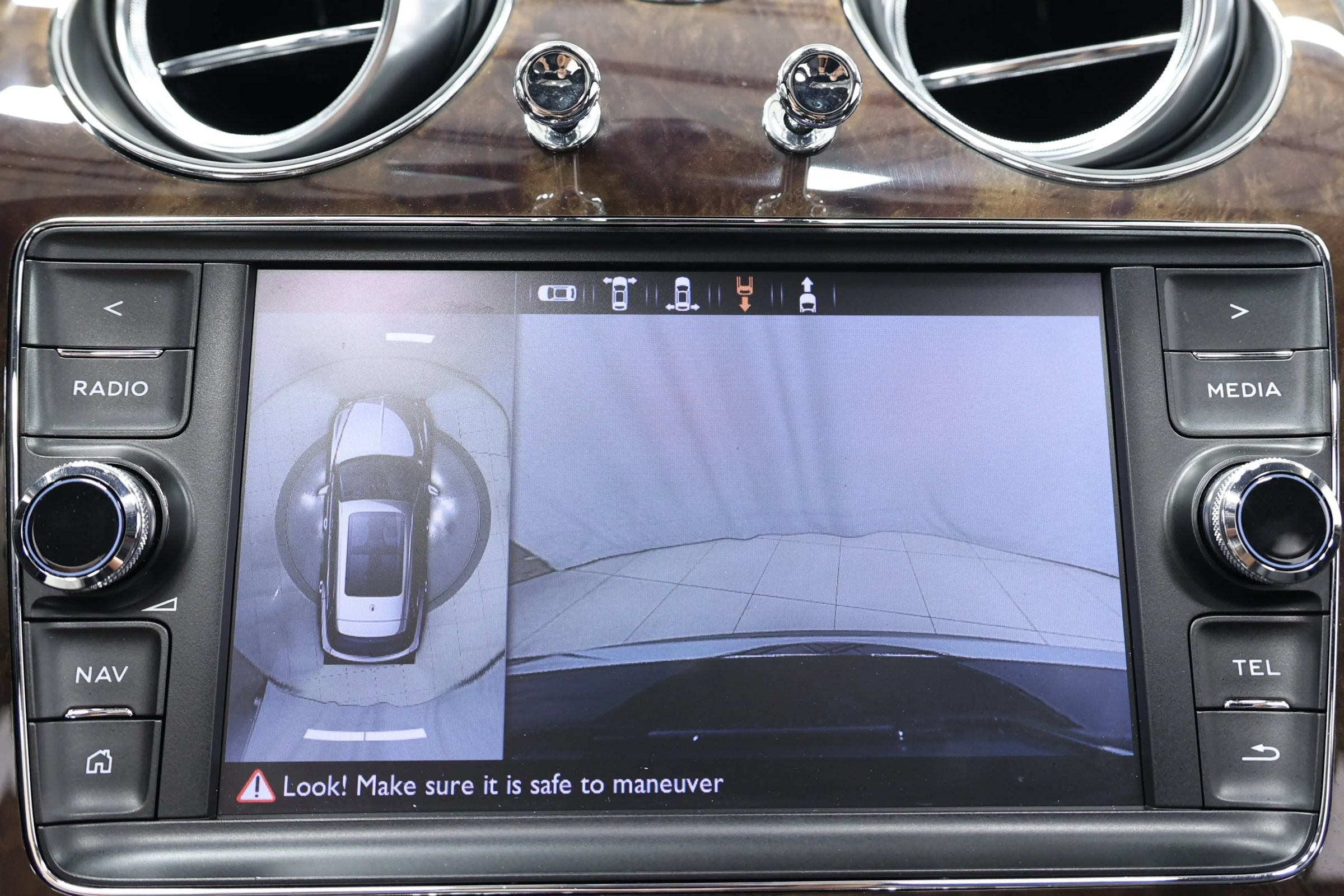 Used 2020 Bentley Bentayga Plug-In Hybrid AWD/4WD image 35