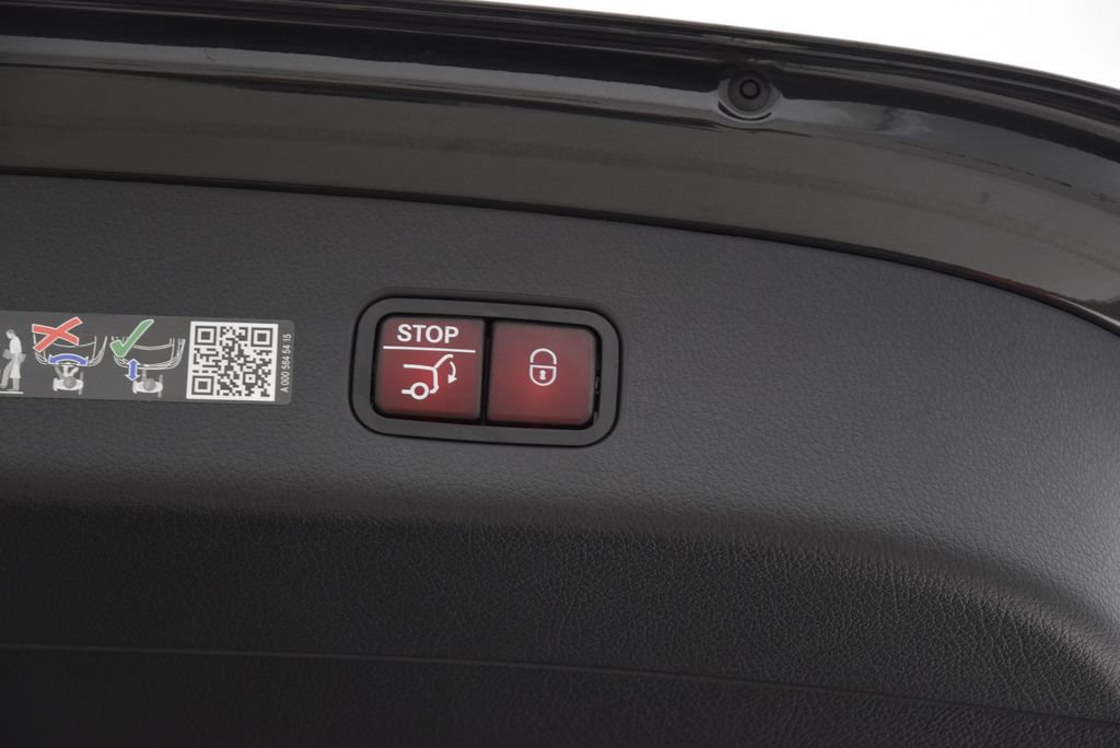 Used 2025 Mercedes-Benz GLC 350e 4MATIC image 31