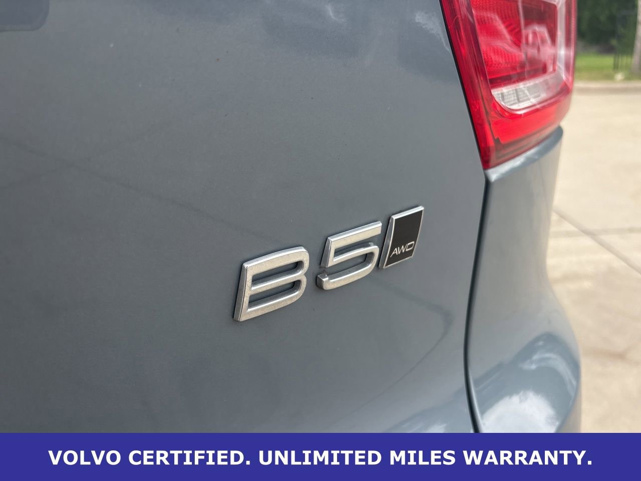 Certified 2023 Volvo XC40 B5 Plus w/ Climate Package image 9