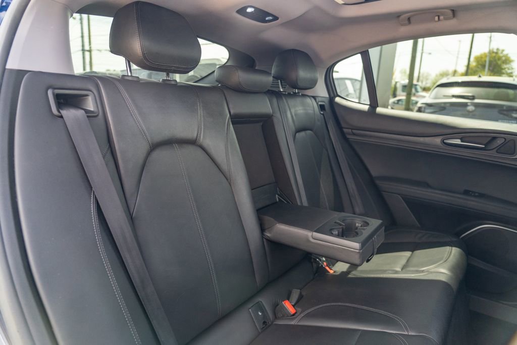 Used 2018 Alfa Romeo Stelvio AWD image 17