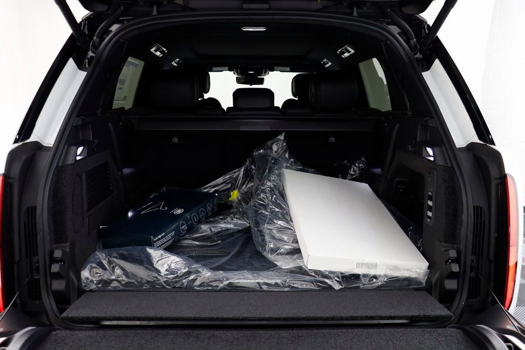 New 2025 Land Rover Range Rover Long Wheelbase SE image 16