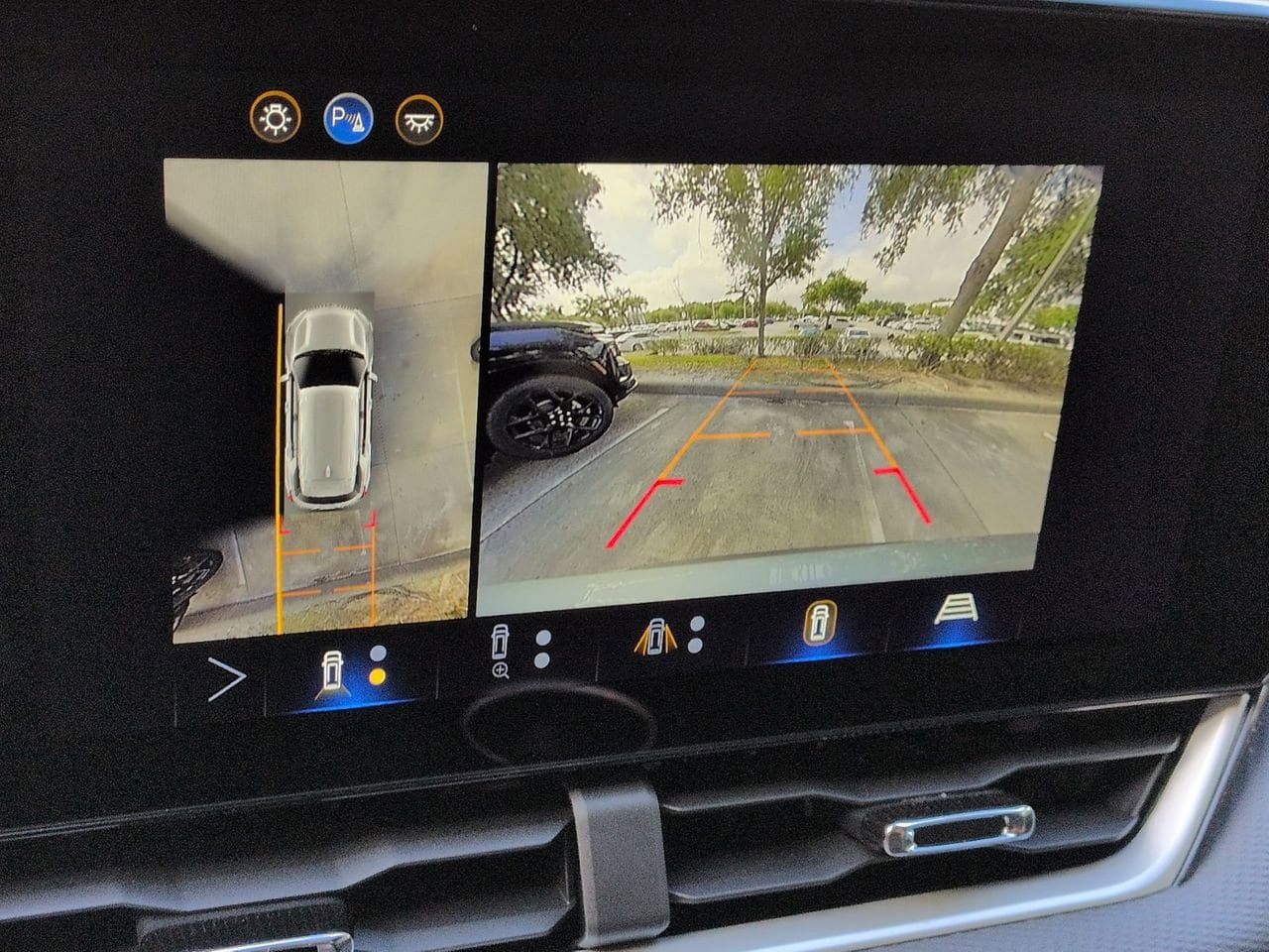 New 2026 Chevrolet Equinox LT w/ Safety and Technology Package FWD image 17