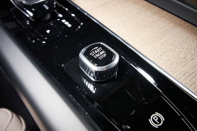 Certified 2026 Volvo XC60 B5 Plus AWD/4WD image 11