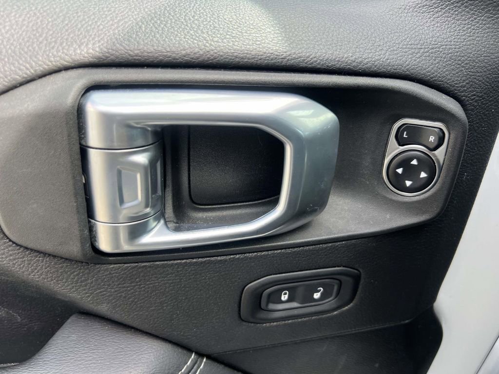 Used 2023 Jeep Wrangler Unlimited Sahara w/ Cold Weather Group image 18