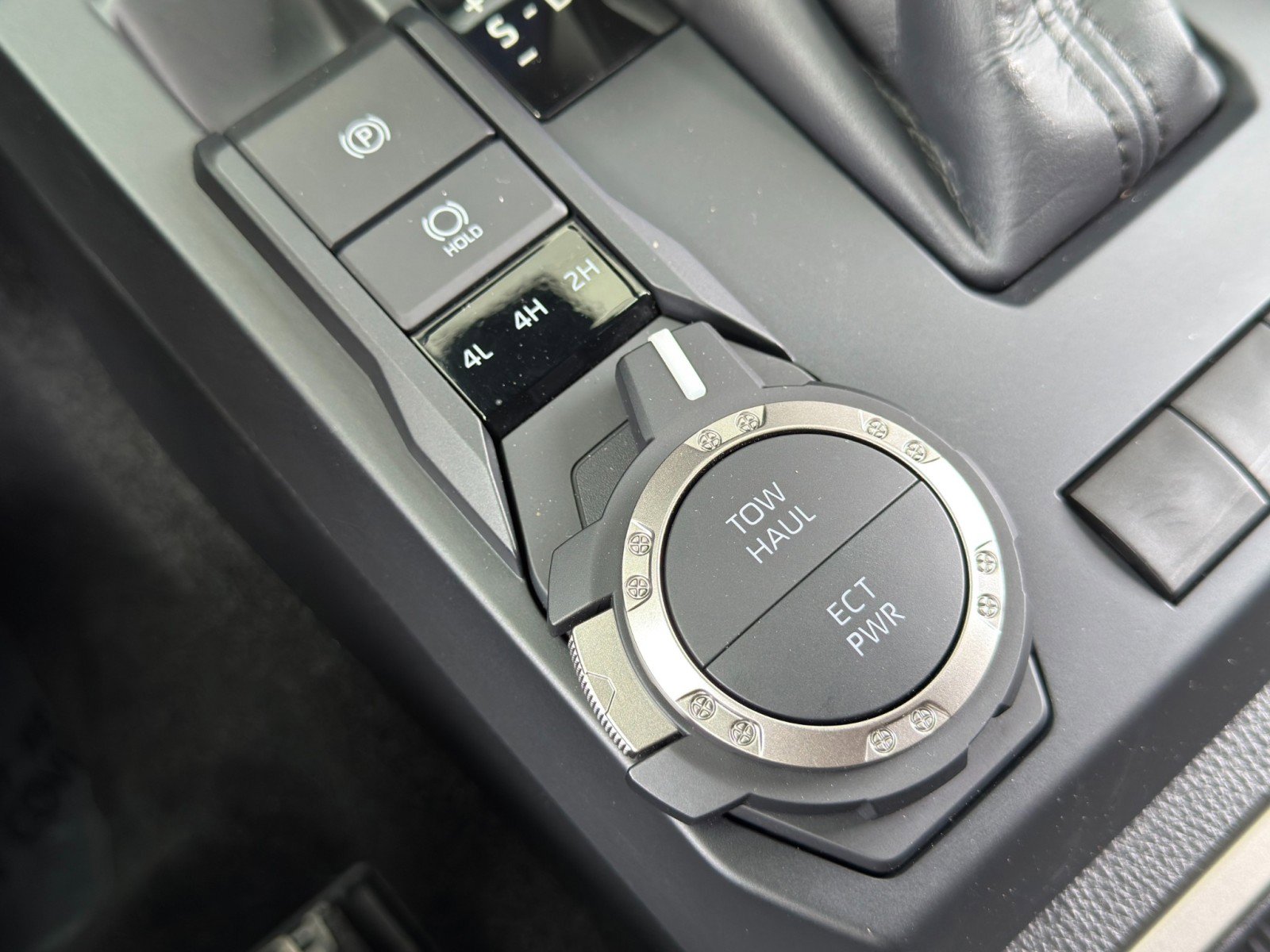 Used 2024 Toyota Tacoma SR5 w/ SR5 Upgrade Package image 31