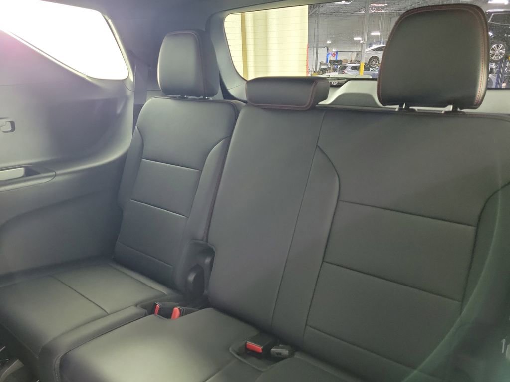 Used 2025 Chevrolet Traverse Z71 w/ Driver Confidence Package image 11