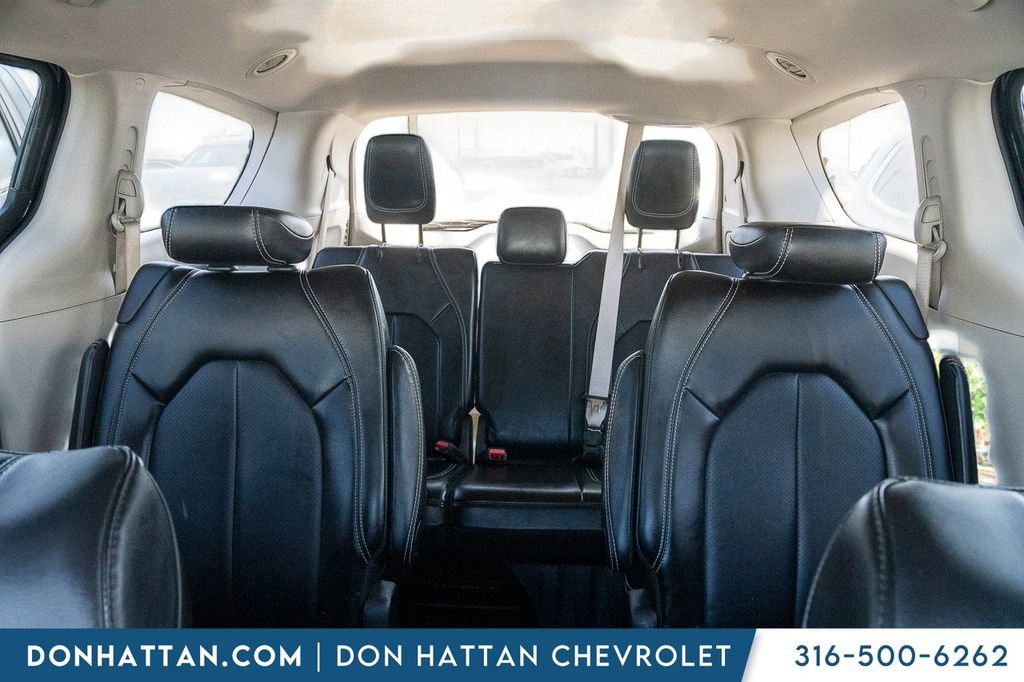 Used 2024 Chrysler Pacifica Touring-L image 12