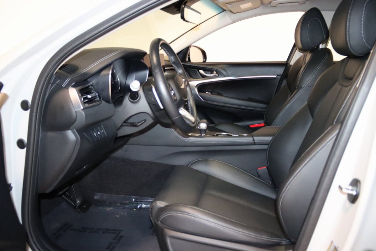 Used 2025 Genesis G70 2.5T image 33