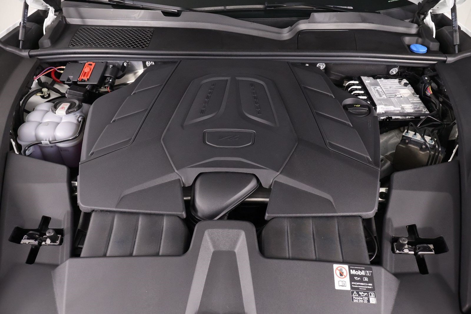 Certified 2026 Porsche Cayenne AWD/4WD image 26