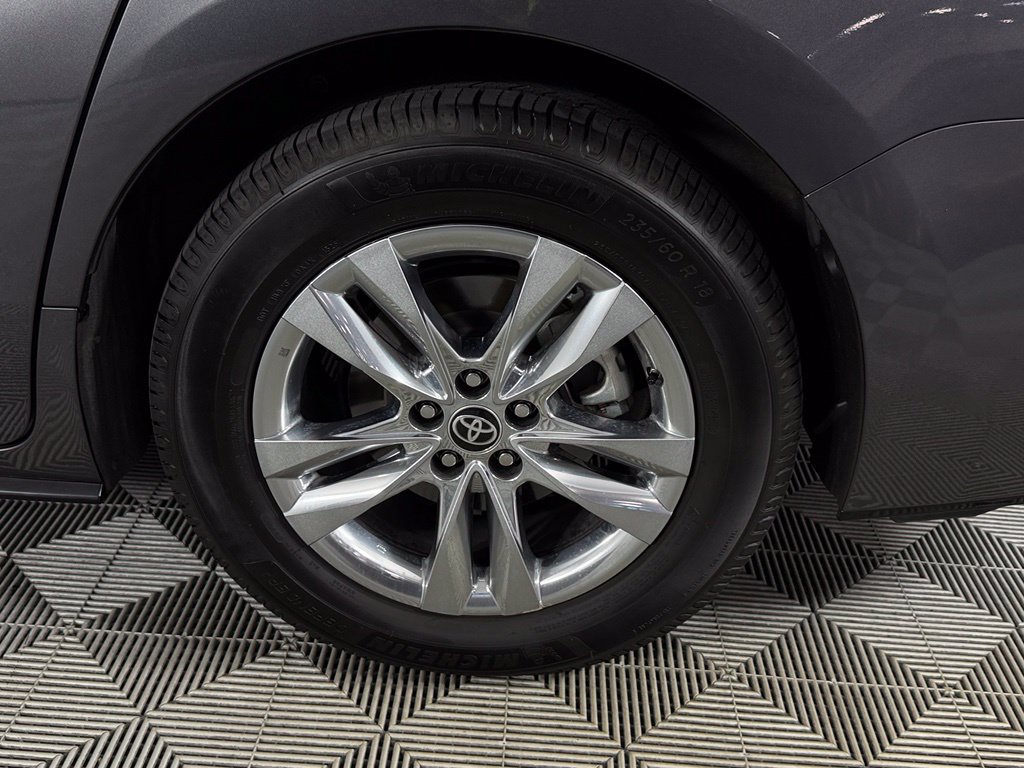 Used 2025 Toyota Sienna Limited FWD image 13