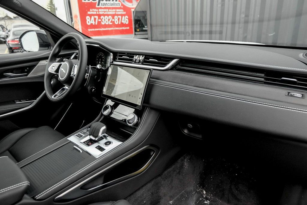 New 2026 Jaguar F-PACE R-Dynamic S image 21