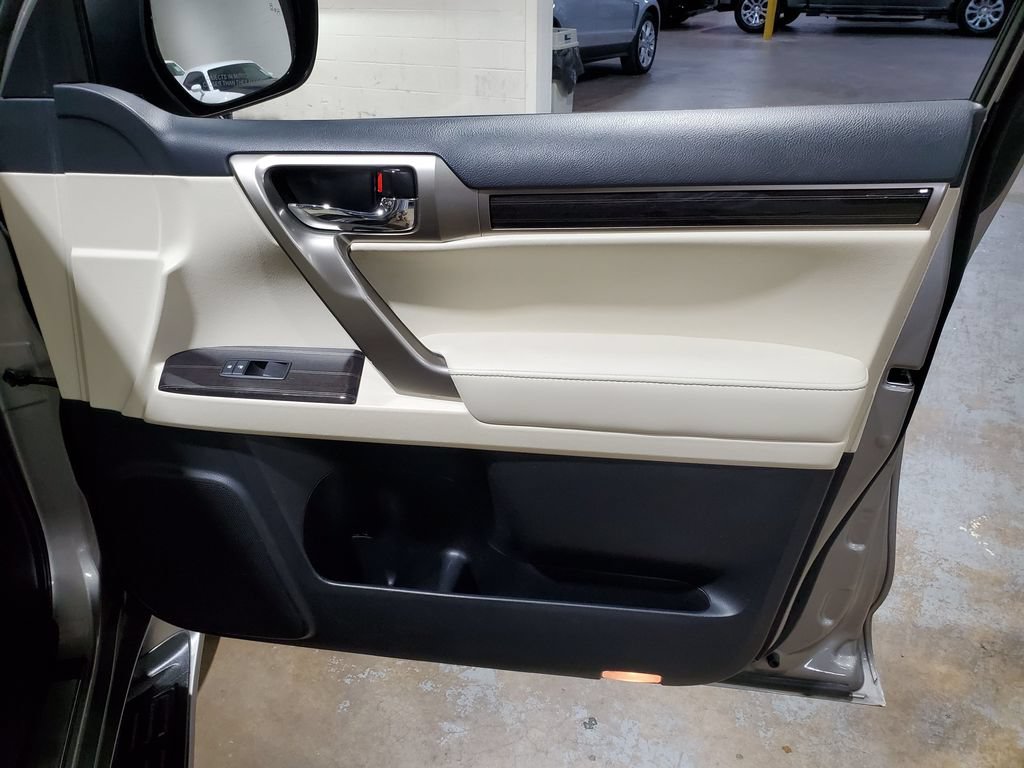 Used 2020 Lexus GX 460 Premium w/ Premium Package AWD/4WD image 17