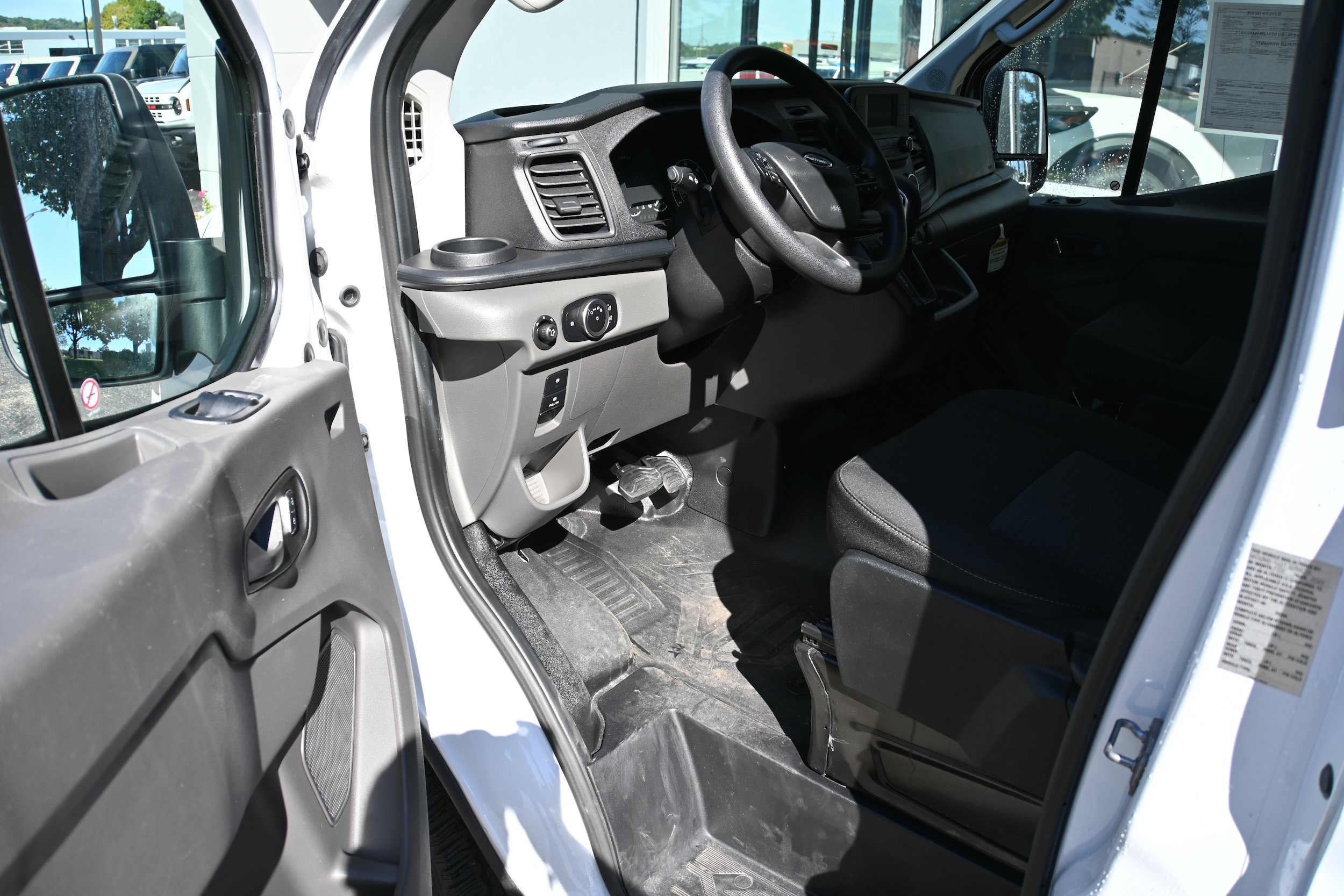 Used 2025 Ford Transit 250 Low Roof w/ Exterior Upgrade Package RWD image 7
