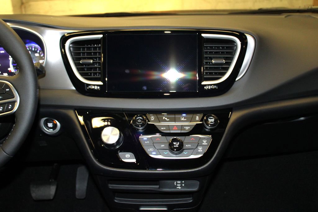 New 2026 Chrysler Voyager LX image 13