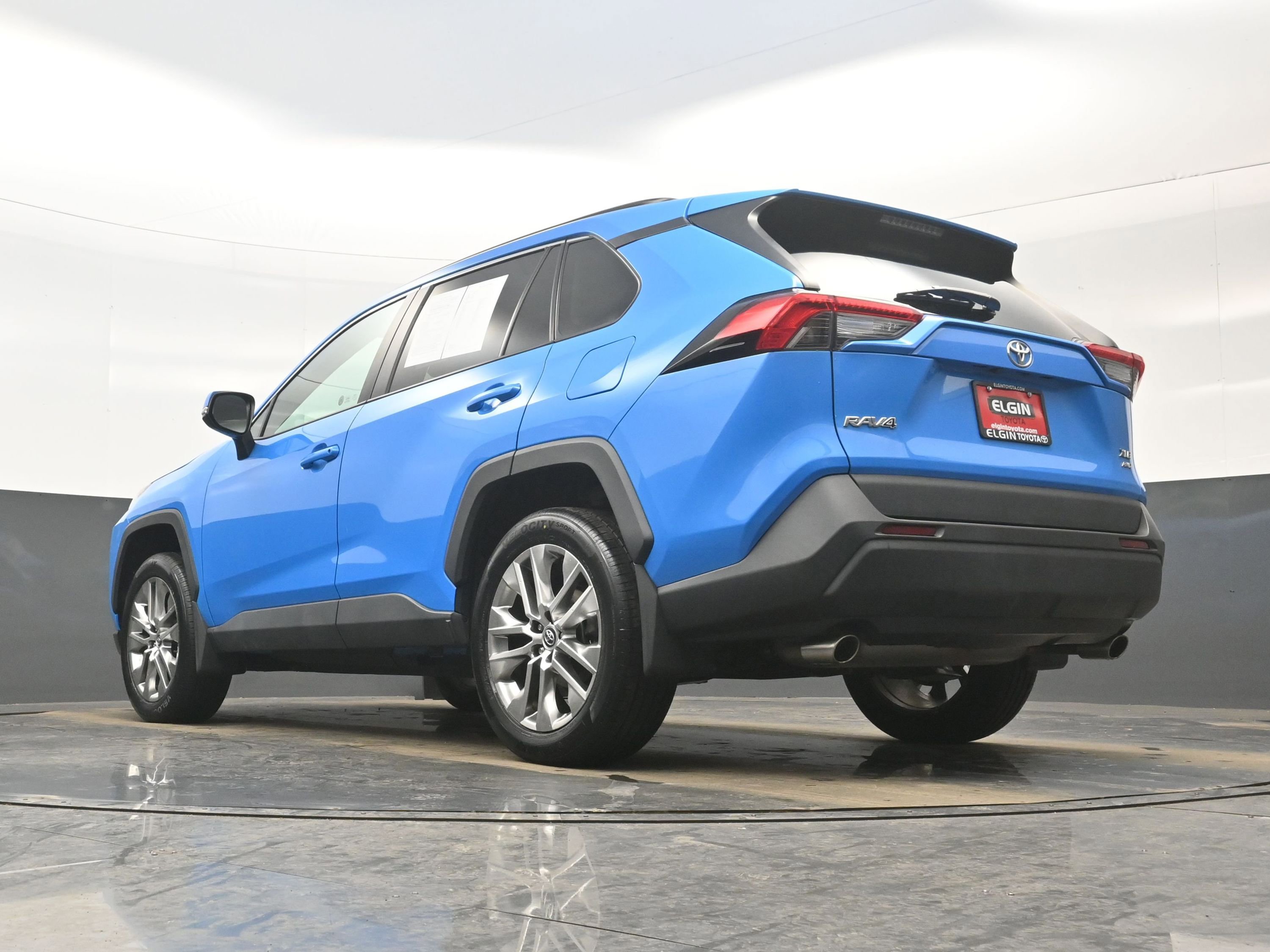 Used 2020 Toyota RAV4 XLE Premium image 31