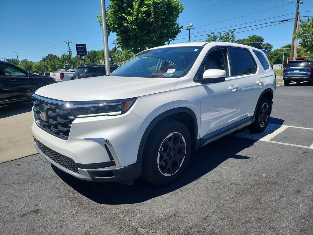 Used 2025 Honda Pilot EX-L image 4