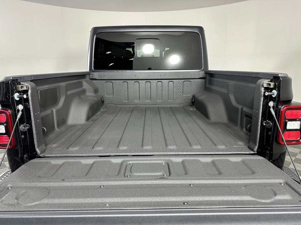 New 2025 Jeep Gladiator Willys image 17