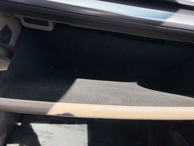 Used 2025 Kia Carnival FWD image 33