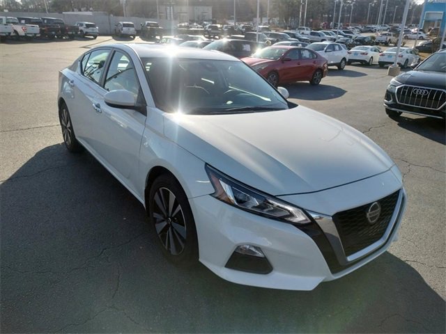 Used 2022 Nissan Altima 2.5 SV w/ SV Premium Package image 1