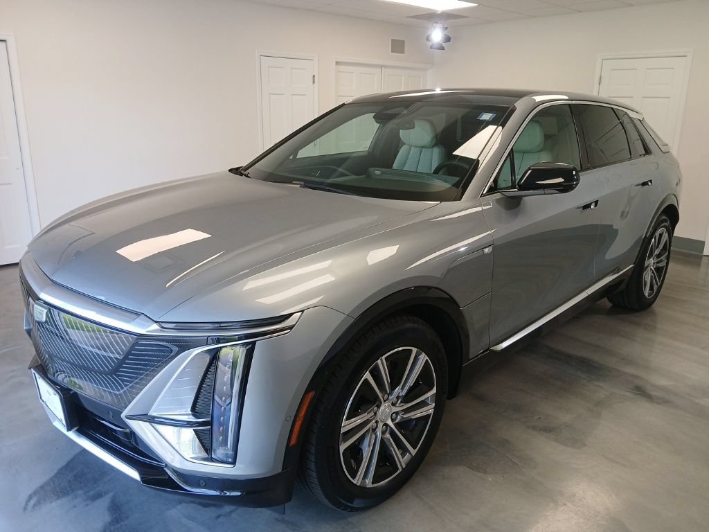 Used 2024 Cadillac Lyriq Luxury AWD/4WD image 4