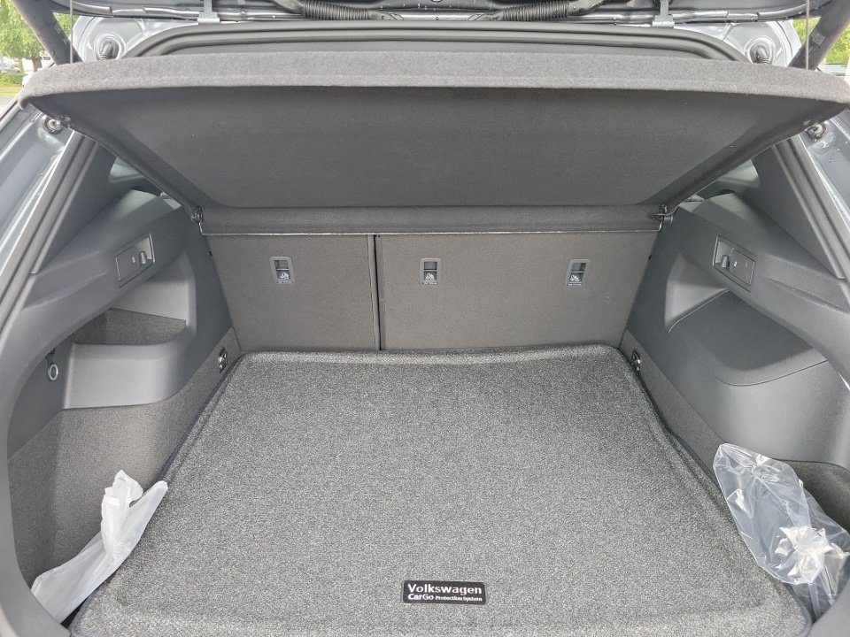 New 2026 Volkswagen Tiguan SE R-Line AWD/4WD image 14